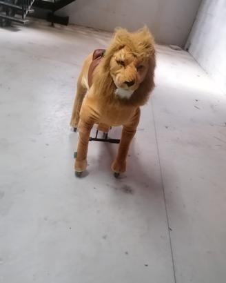leone cavalcabile su ruote professionale medium