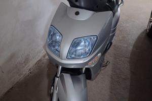 YAMAHA XC 300 VERSITY -  Il Midi-scooter perfetto