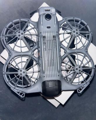 DJI NEO 2 + radiocomando + hub di ricarica  + kit