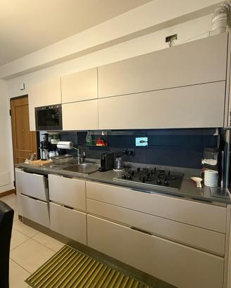 Cucina Veneta Cucine angolare Beige opaco e Quarzo