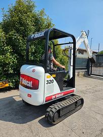 E243 - Escavatore 16 q Bobcat 320 allargabile