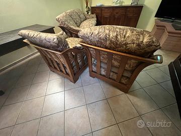 Divano e poltrone in legno