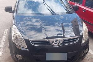  Hyundai i20 incidentata,carrozzeria e motore  ok.