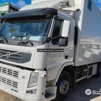 Motrice Volvo FM 330 E5 con furgone isotermico