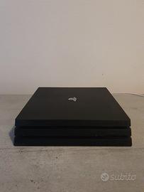 PS4 Pro 1TB con  12 Giochi, 2 controller e Base