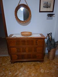 Cassettone stile antico.