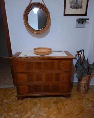 Cassettone stile antico.
