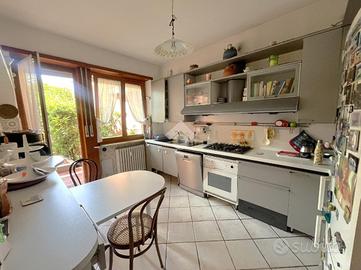 4 LOCALI A BANCHETTE