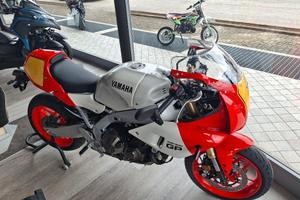 Yamaha XSR 900 2026 LEGEND RED KM 0