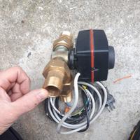 VALVOLA 3 VIE ESBE 1" CON MOTORE 