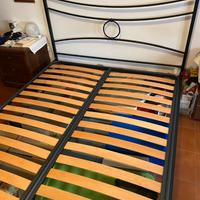 Letto matrim. ferro battuto + rete a doghe