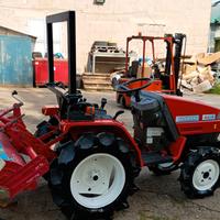 TRATTORE AGRICOLO