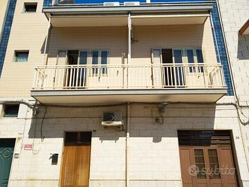 Intero stabile divisibile in due appartamenti