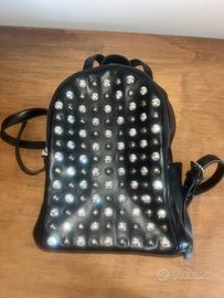 Zainetto con borchie metalliche