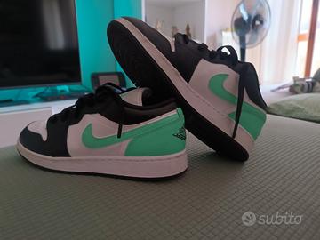 Scarpe air Jordan colore verde acqua e nero