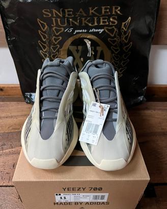 Yeezy 700  V3 Fade Salt 42-43 NUOVE MAI INDOSSATE