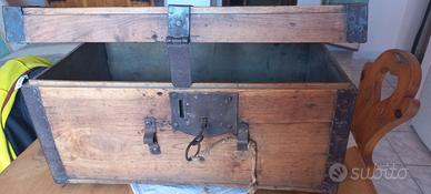 cassonetto in legno antico