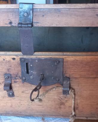 cassonetto in legno antico