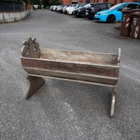 Antica Culla in Legno Laccato-Un Pezzo di Storia!