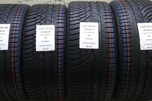 4 GOMME 235 35 20 E 265 35 20 MICHELIN BR1724