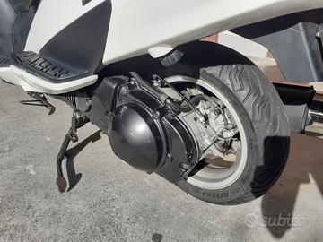 Suzuki Burgman 400 - 2004