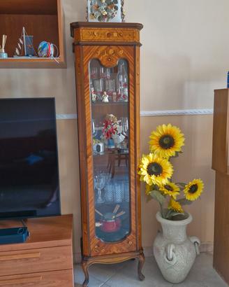 orologio a pendolo, e vetrina antica