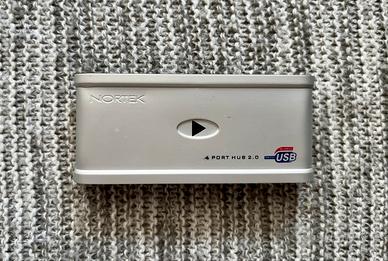 Nortek 4 port hub usb 2.0. Come nuovo.