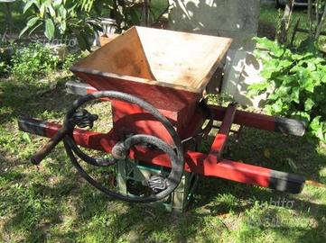 Vecchia pigiatrice in legno 100 anni +tappatrice