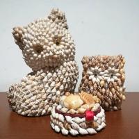 Soprammobili ricoperti di conchiglie