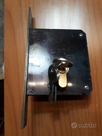 Serratura a 4 mandate con blocchetto e chiavi