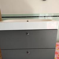 Mobile bagno sospeso IKEA con lavabo