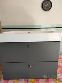 Mobile bagno sospeso IKEA con lavabo