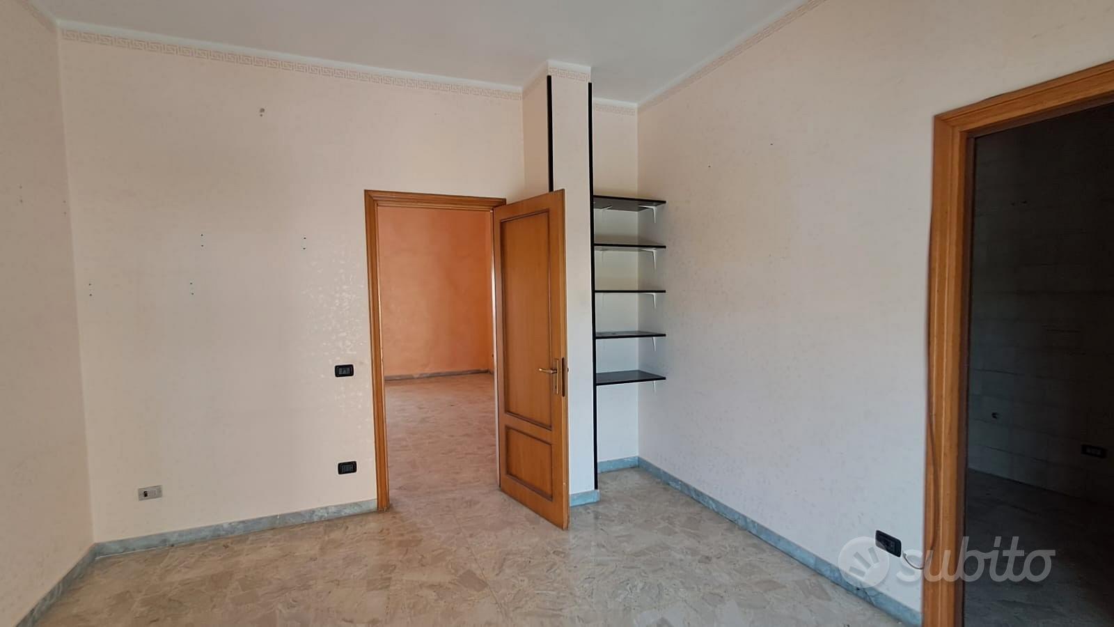 Appartamento al terzo e ultimo piano con ascensore - Vista 2