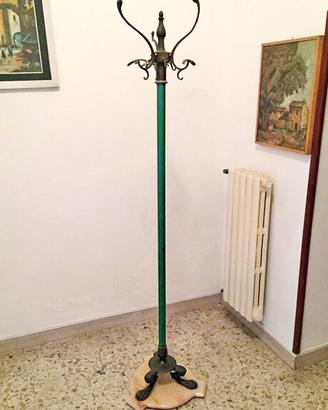 Appendi abiti uomo nero in ottone lavorato e marmo