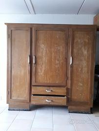 Armadio in legno massiccio castagno