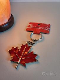 Portachiavi in metallo foglia Canada
