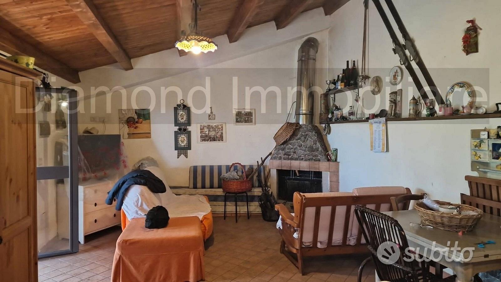 Casa di campagna con terreno a Rovittello - Vista 2