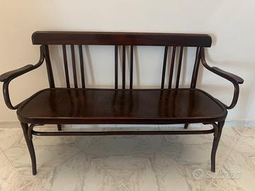 Panchina antica restaurata