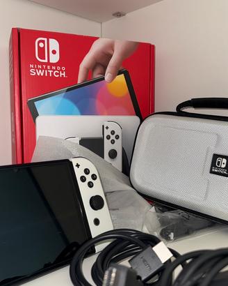 Switch OLED + Custodia Ufficiale + Microsd 64gb