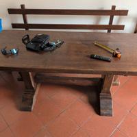 Tavolo in noce + panca + sedie 