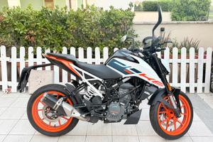 KTM Duke 125 2023 – 856 km – pari al nuovo