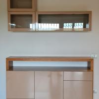 Credenza con vetrina laccata rosa