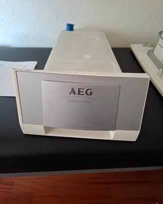 AEG Asciugatrice Serbatoio