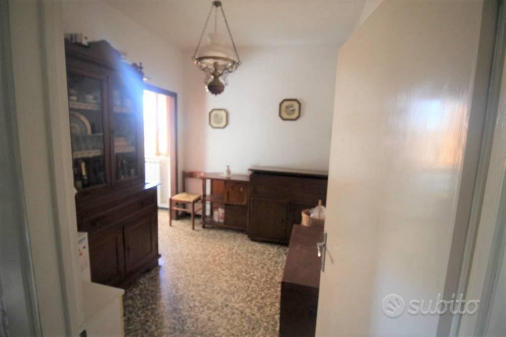 Rustico / Casale di 70 m² con 3 locali e box auto - Vista 3