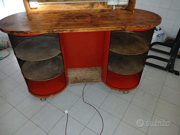 Bancone per cassa/ingresso realizzato a mano