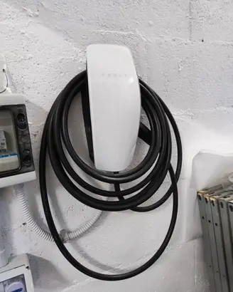 TESLA Wall Connector come nuovo mai utilizzato 