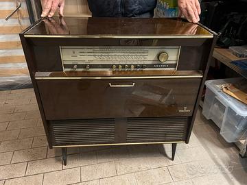 Radio Grundig vintage con mobiletto