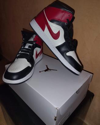 Jordan 1 Mid Red-off noir-white 