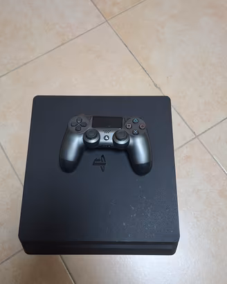 Ps4 slim con controller 