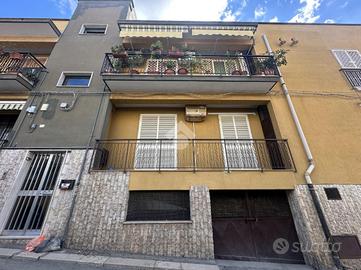 4 LOCALI A CANOSA DI PUGLIA